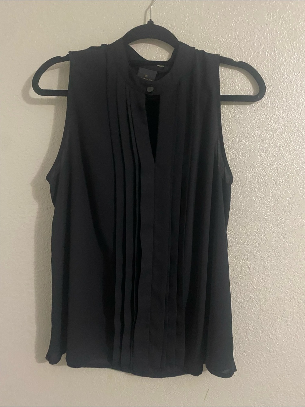 Worthington Black Sleeveless Pleated Front Blouse